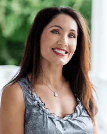 outpatient-alcohol-treatment-lead-counselor-abier-thornton Abier Thornton, Lead Counselor at an outpatient alcohol treatment center, smiling in a grey ruffled top.