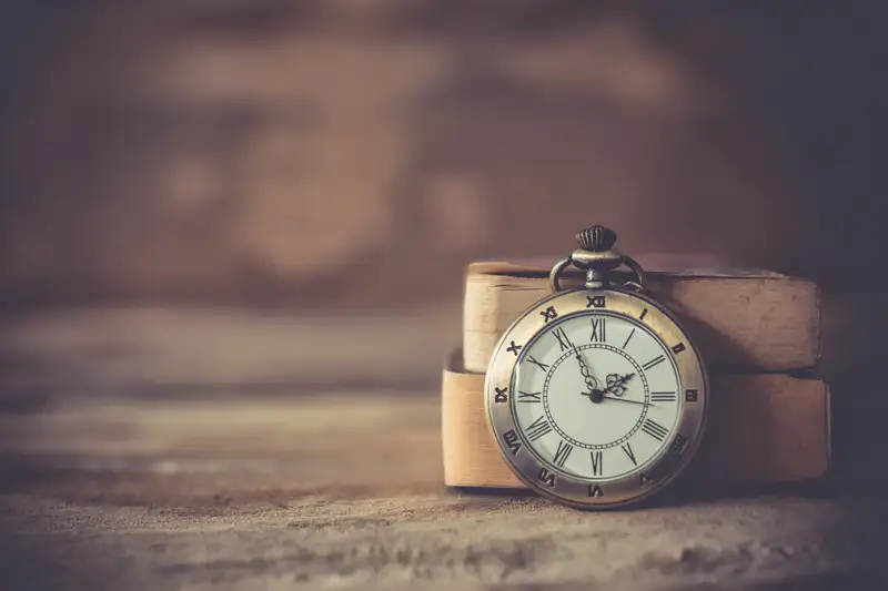 time-to-recover-benzo-withdrawal-addiction-tapering-detox A vintage pocket watch placed on a wooden surface, symbolizing the passage of time and the patience required during benzo withdrawal and addiction recovery.